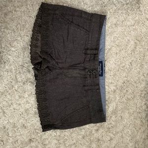 American eagle detailed shorts